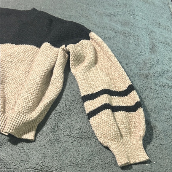Black and Cream Women's Sweater - Picture 2 of 3